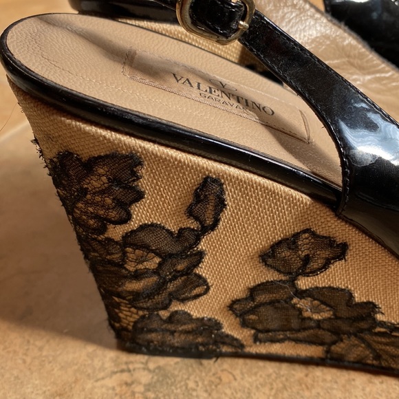 Classic Valentino embroidered wedges - Picture 3 of 5